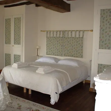 16th Century Heritage House With Private Garden Casa vacanze Luche-Pringe